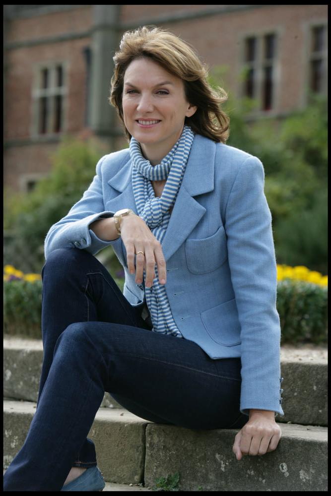 25P Fiona Bruce, British Presenter, Celebrity
