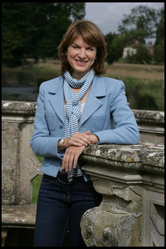 25P Fiona Bruce, British Presenter, Celebrity