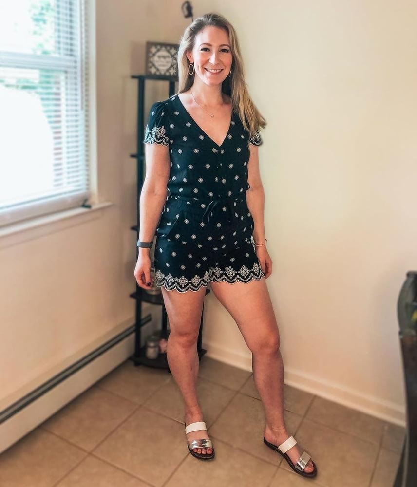 25P Sexy Music Teacher with nice Feet and Legs