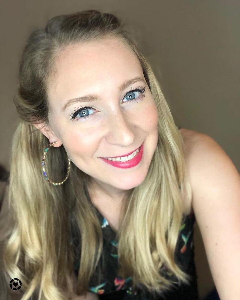 25P Sexy Music Teacher with nice Feet and Legs