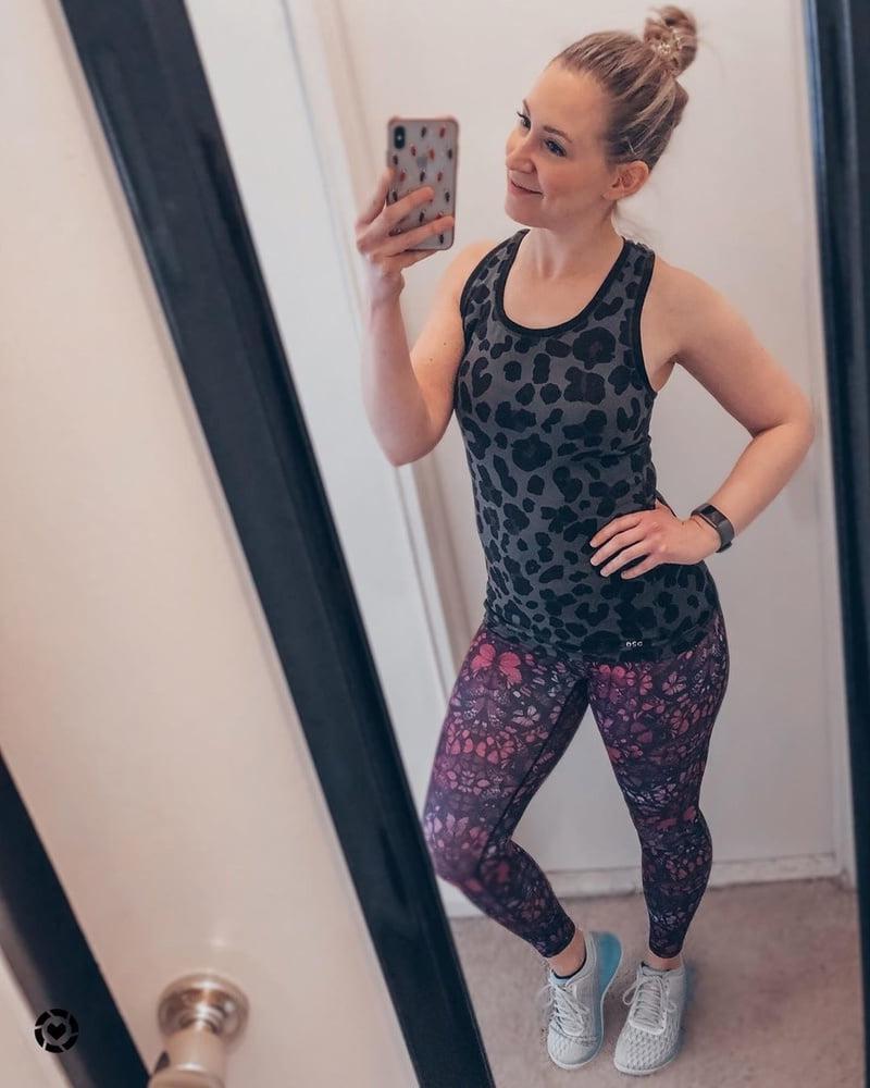 25P Sexy Music Teacher with nice Feet and Legs