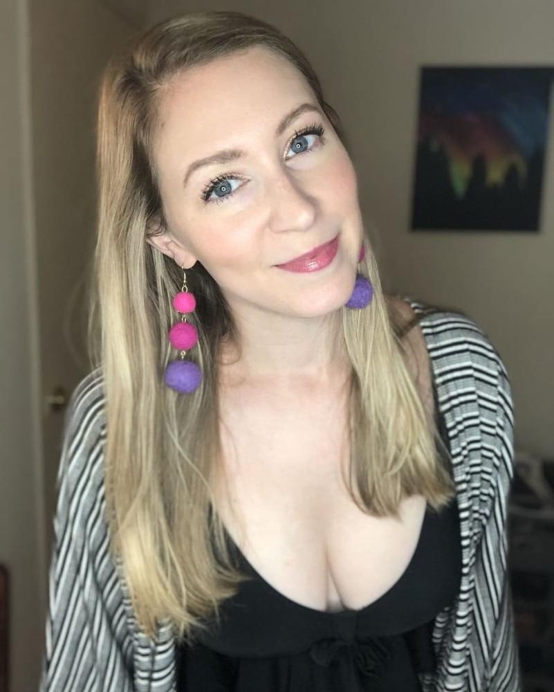 25P Sexy Music Teacher with nice Feet and Legs