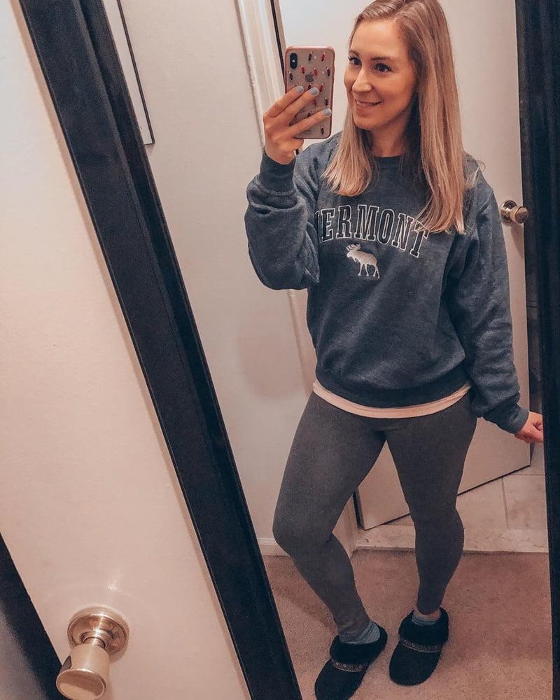 25P Sexy Music Teacher with nice Feet and Legs