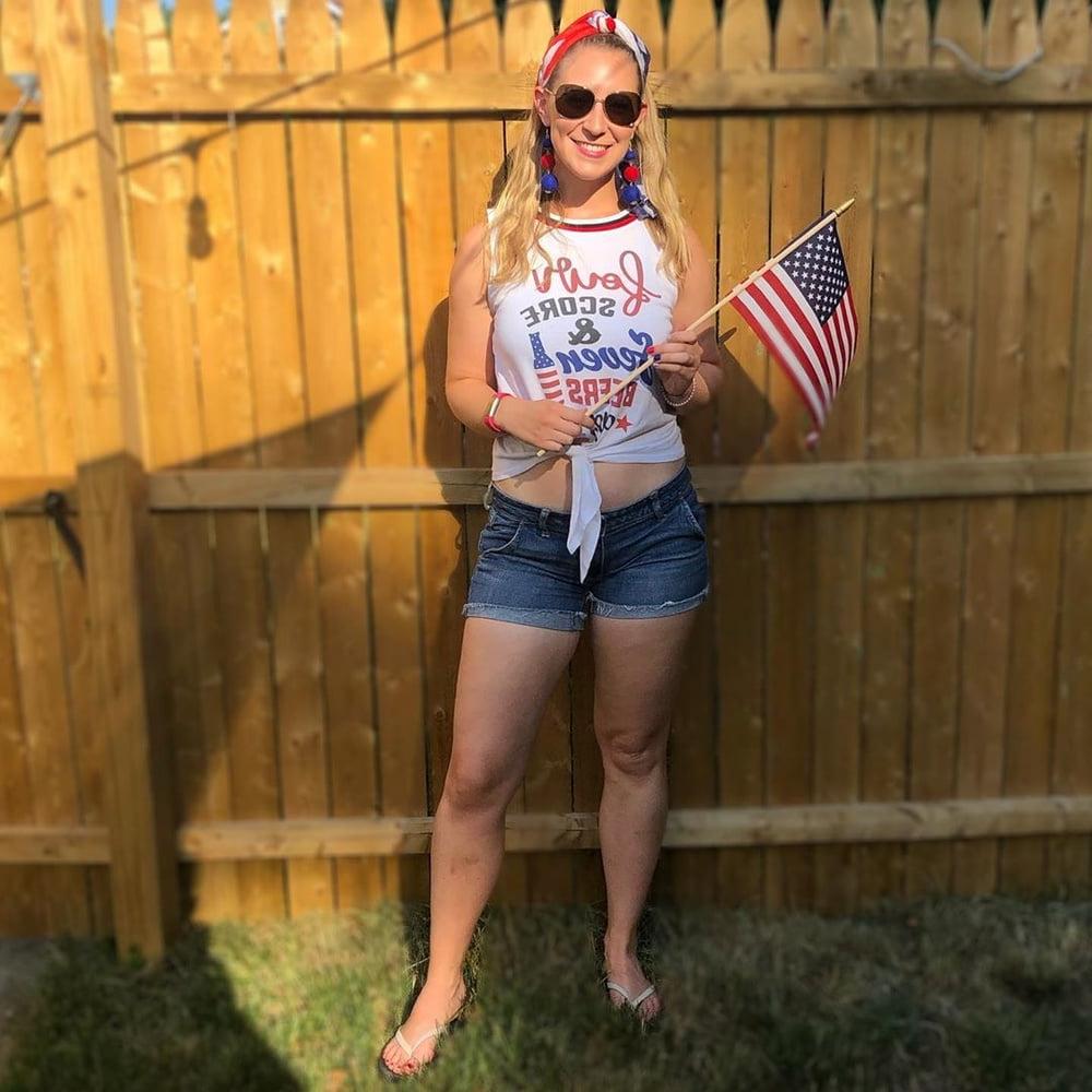 25P Sexy Music Teacher with nice Feet and Legs