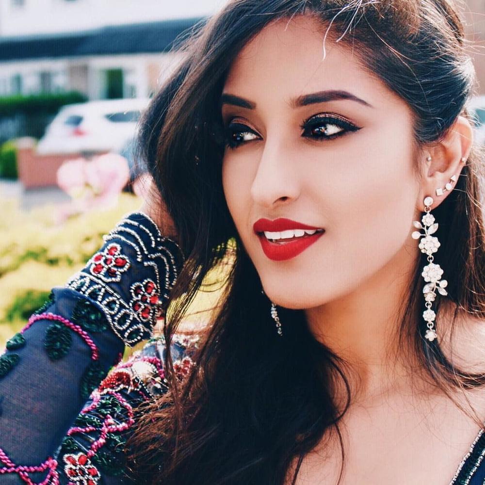 25P Indian Bitch who got nudes?