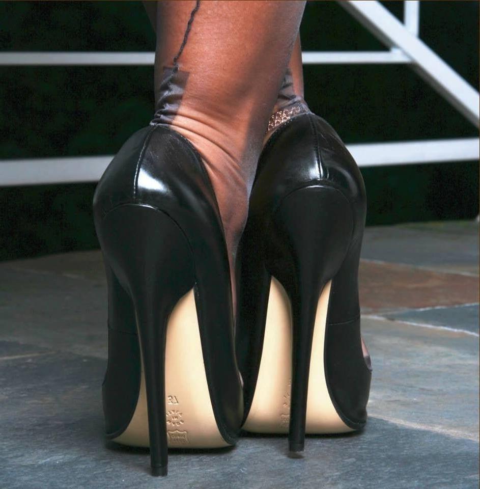 25P I love high heels in nylon feet
