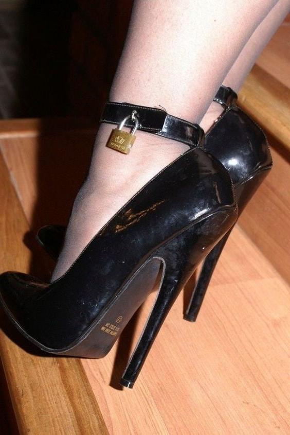 25P I love high heels in nylon feet