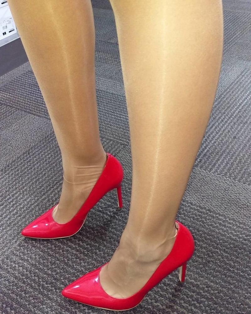 25P I love high heels in nylon feet