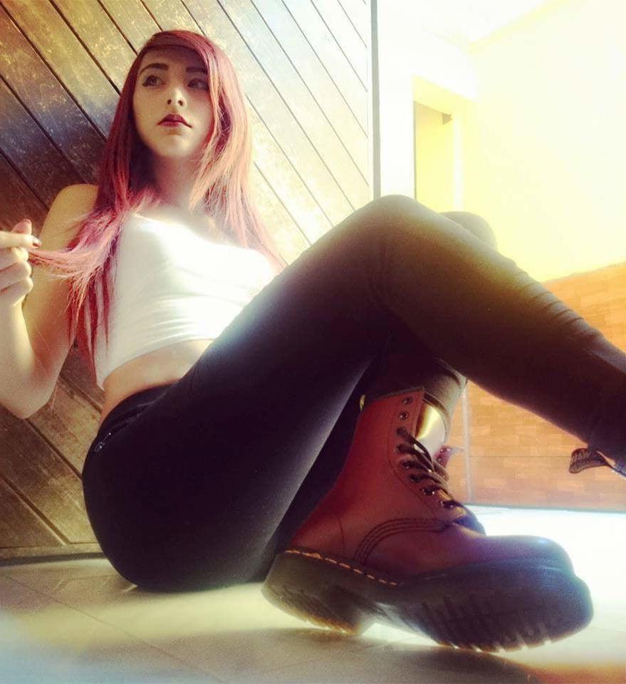 24P Daniela Zavala linda novinha punk