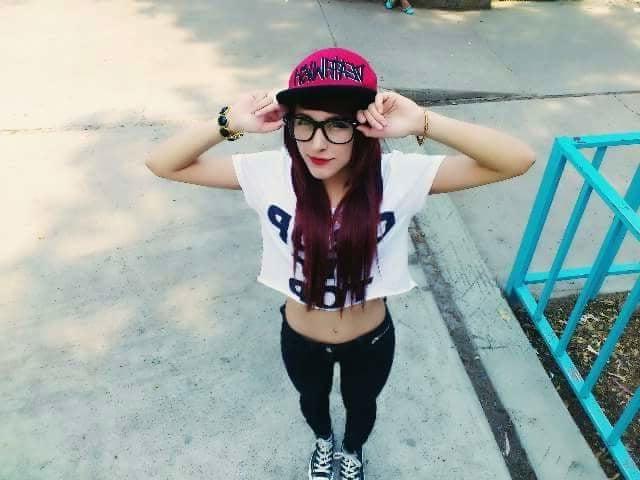 24P Daniela Zavala linda novinha punk
