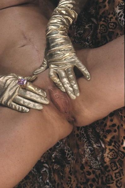 15P Matuire in golden gloves