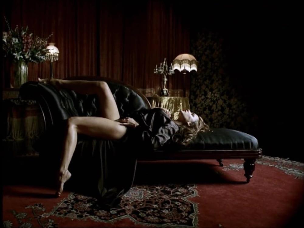 25P victoria beckam feet