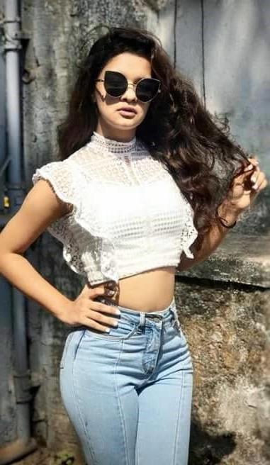 22P Avneet kaur sexy bitch