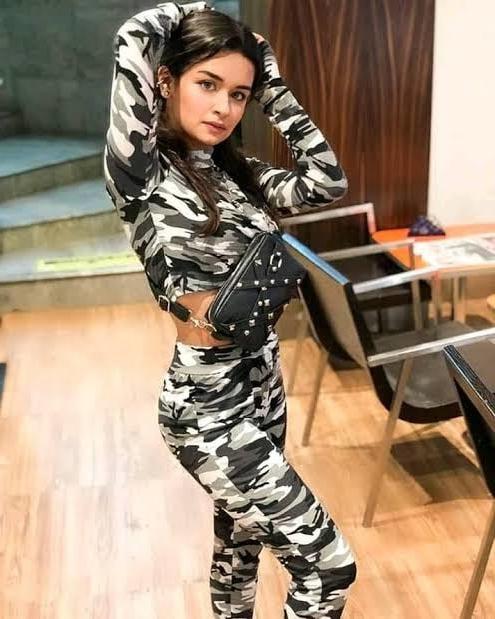 22P Avneet kaur sexy bitch