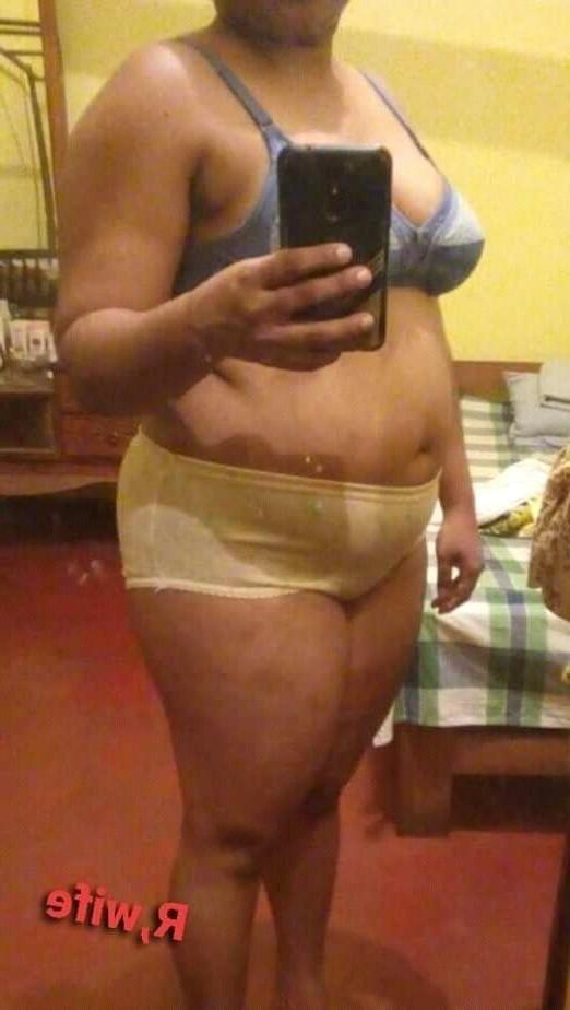 6P Srilankan hot chubby wife