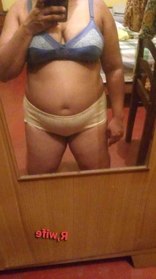 6P Srilankan hot chubby wife