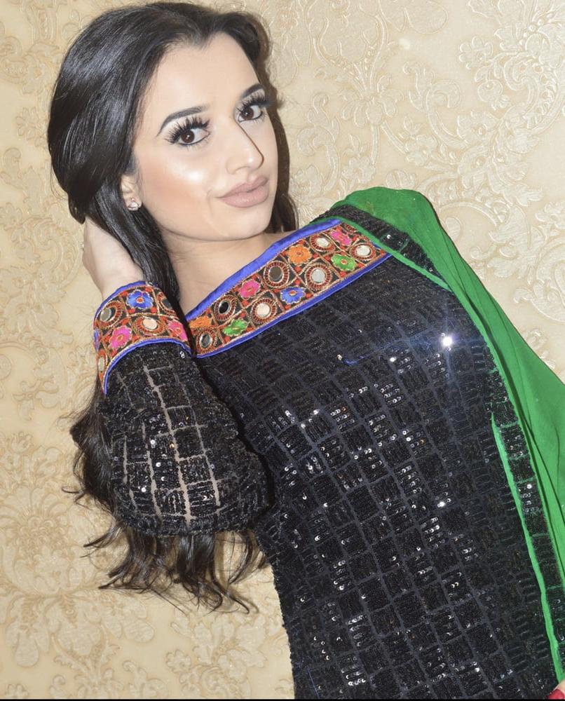 25P Sexy Paki Bitch