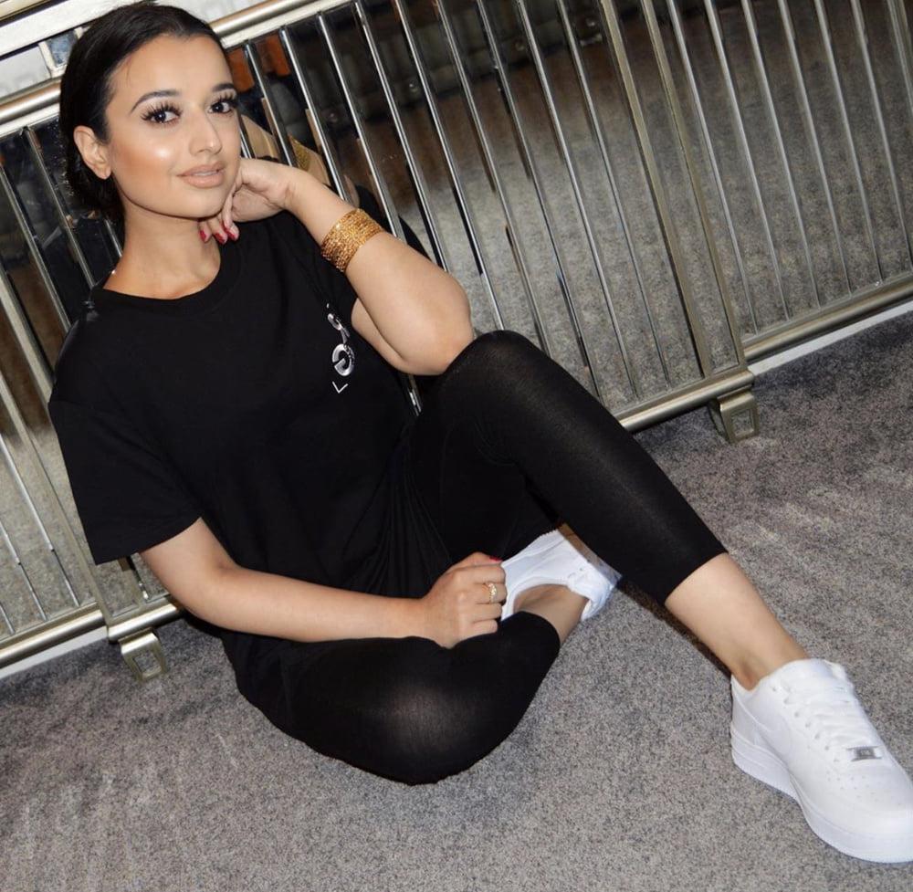 25P Sexy Paki Bitch
