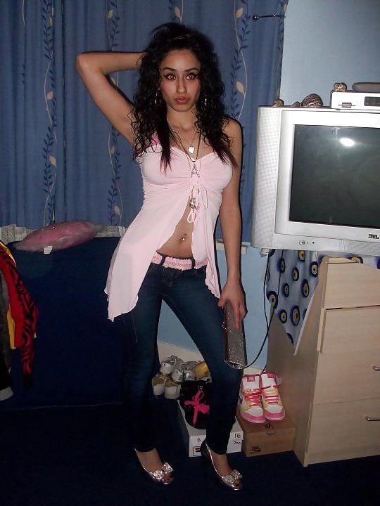 25P Dirty British UK Indian Paki slut 