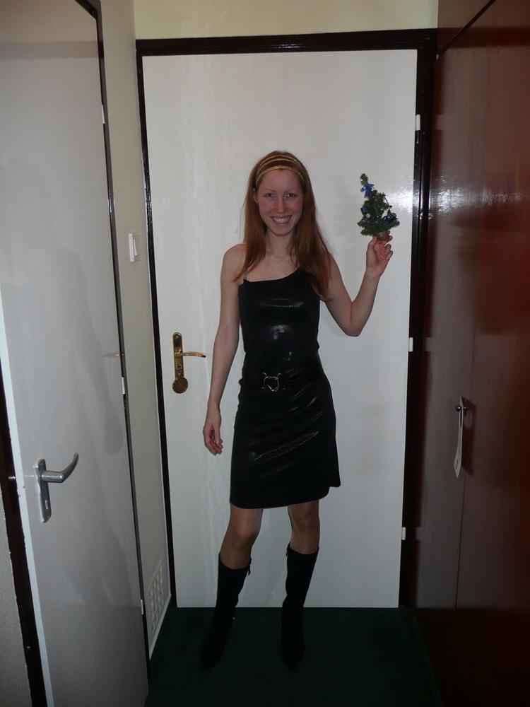 25P Skinny redhead mature bitch showing her pussy for everyone