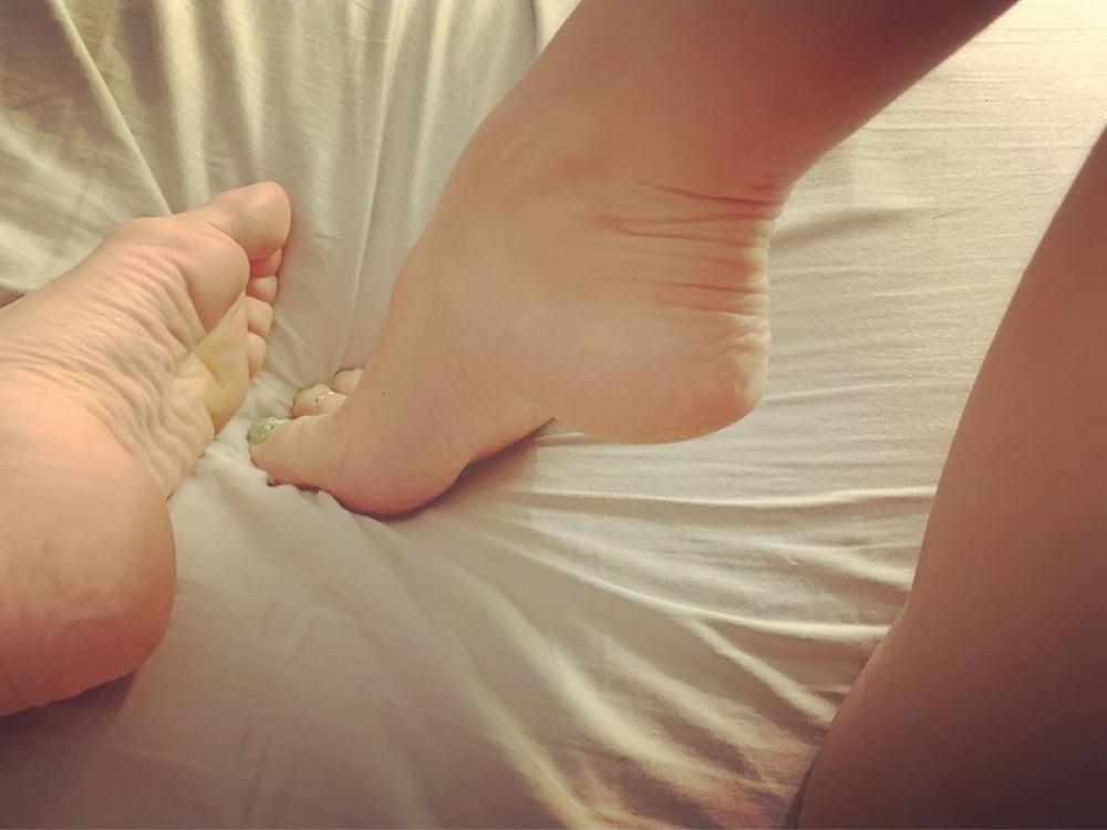 17P Honey Crests sexy feet