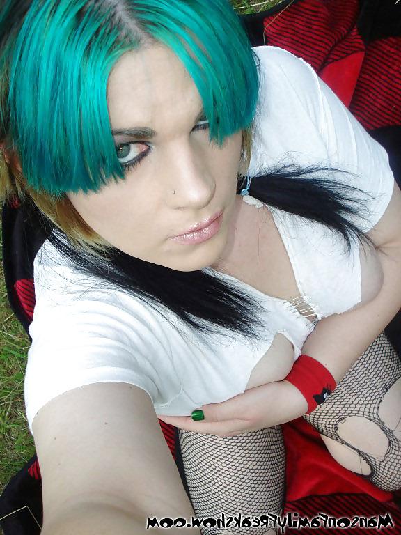 20P Chubby goth girlfriend gets Cock & Cum outdoors