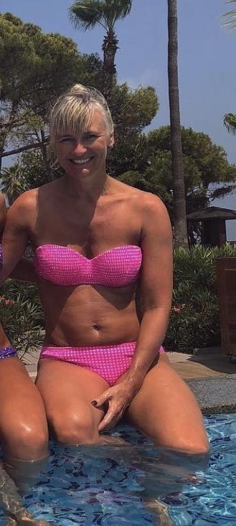25P British UK Matures in Bikinis 22