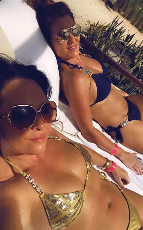 25P British UK Matures in Bikinis 22