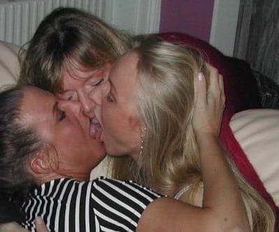 24P tongue wrestling