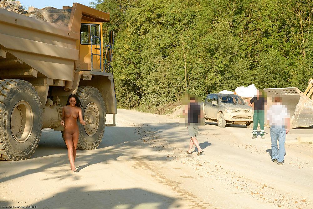 24P Nude in public 2