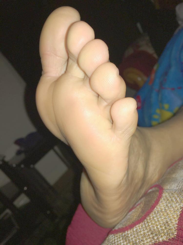 25P Amateur Indian Feet
