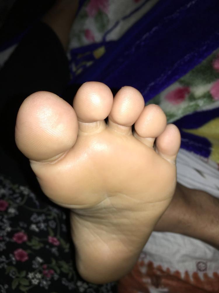 25P Amateur Indian Feet