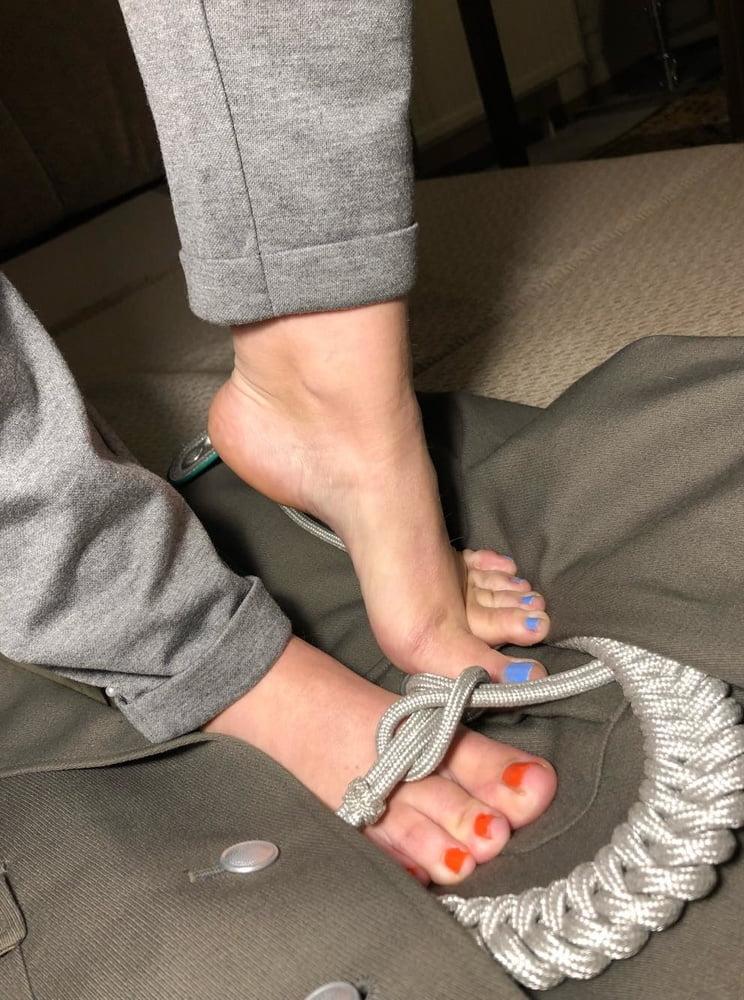 16P Feet on Cap