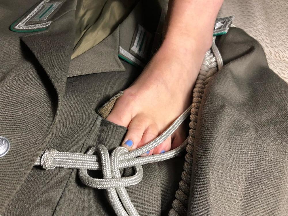 16P Feet on Cap