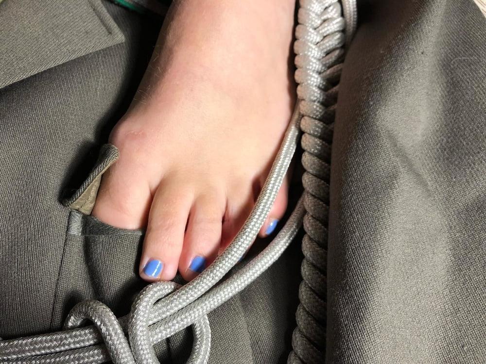 16P Feet on Cap