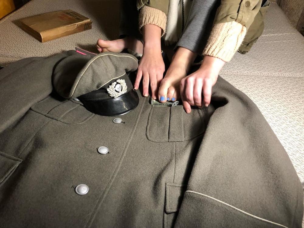 16P Feet on Cap