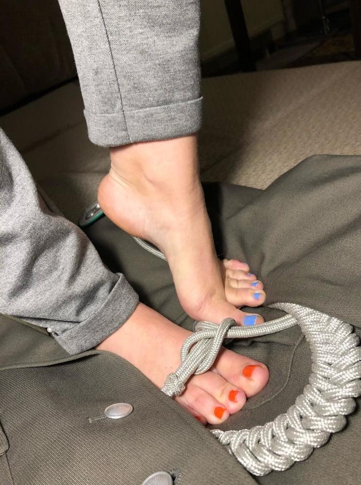 16P Feet on Cap