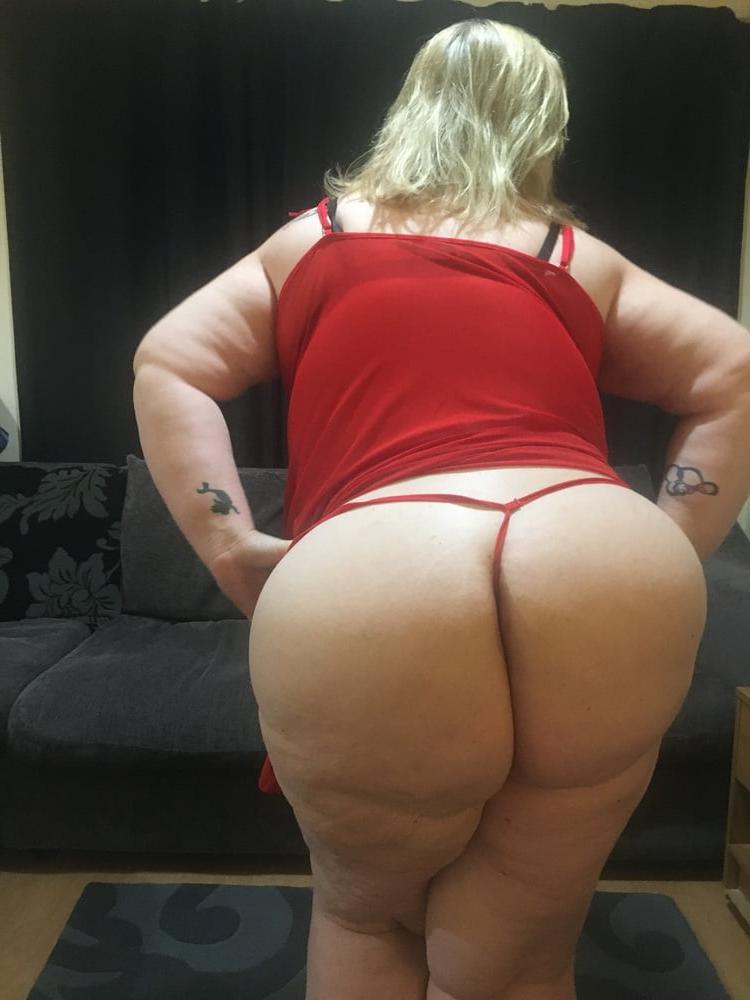 25P Blonde British Amateur BBW Mrs T Black &amp; Red Lingerie