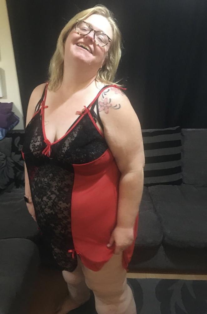 25P Blonde British Amateur BBW Mrs T Black &amp; Red Lingerie