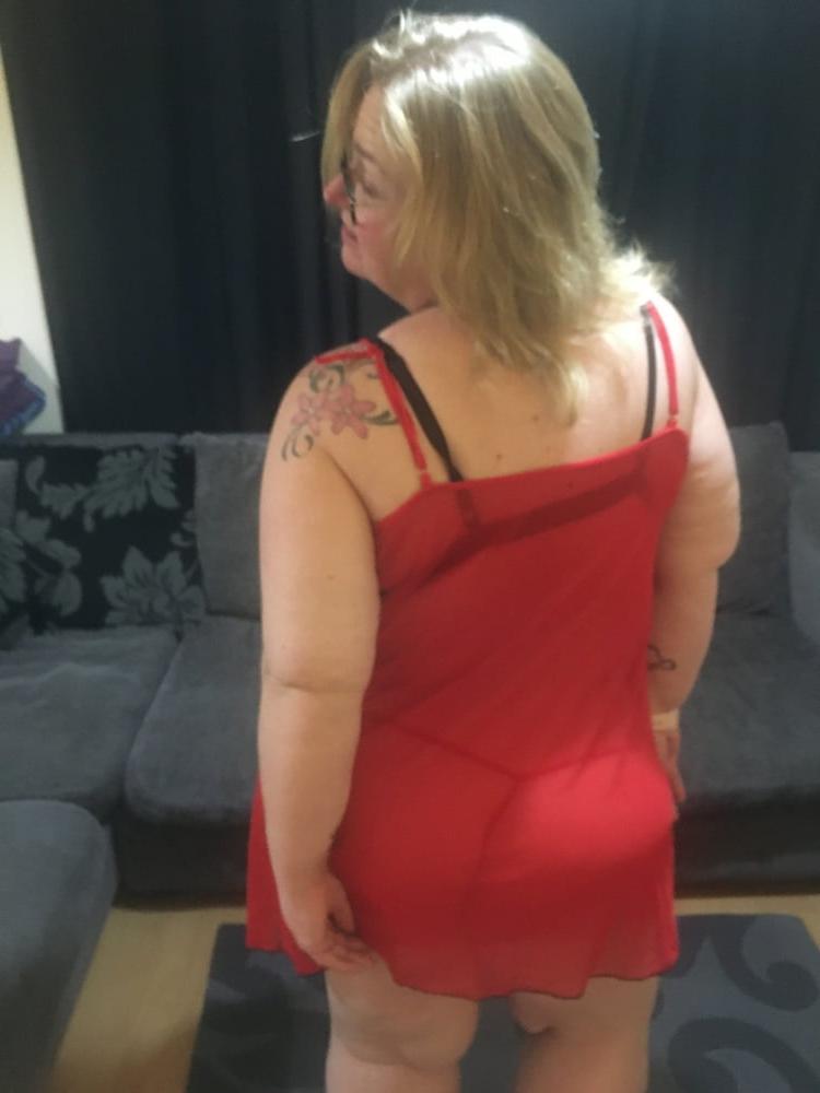 25P Blonde British Amateur BBW Mrs T Black &amp; Red Lingerie