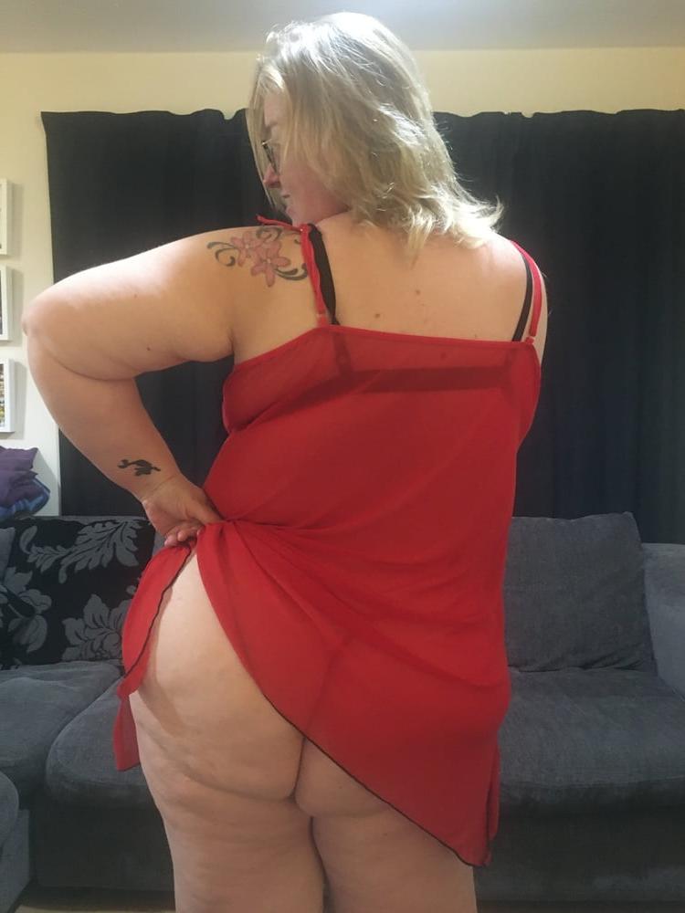 25P Blonde British Amateur BBW Mrs T Black &amp; Red Lingerie