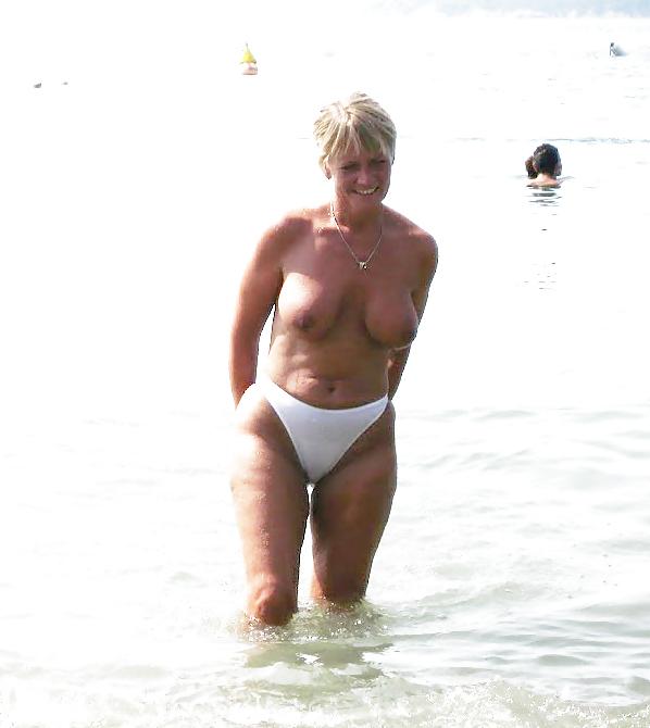 22P British Wife On Holiday