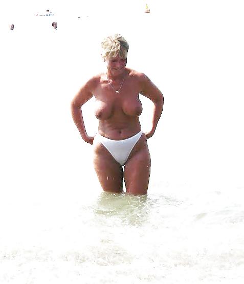 22P British Wife On Holiday