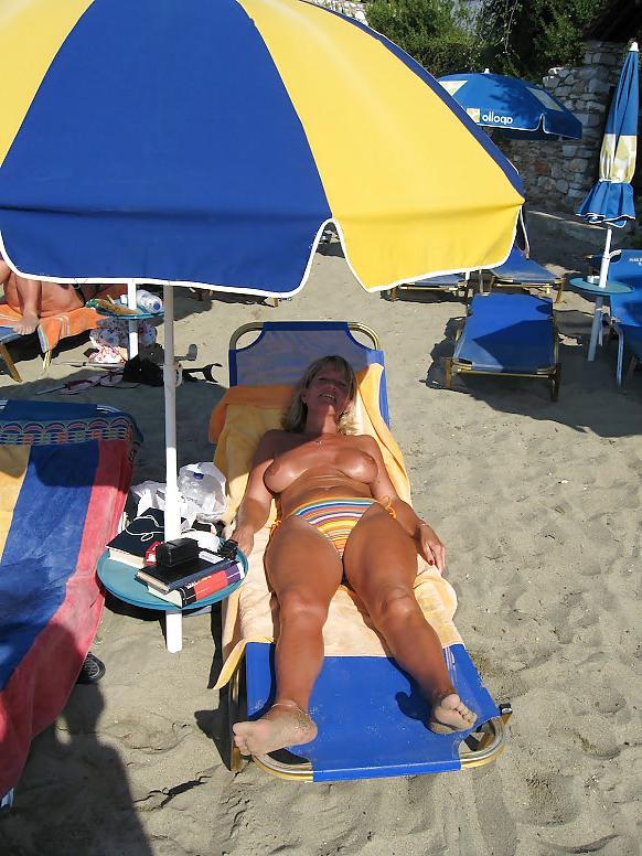 22P British Wife On Holiday