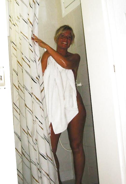 22P British Wife On Holiday