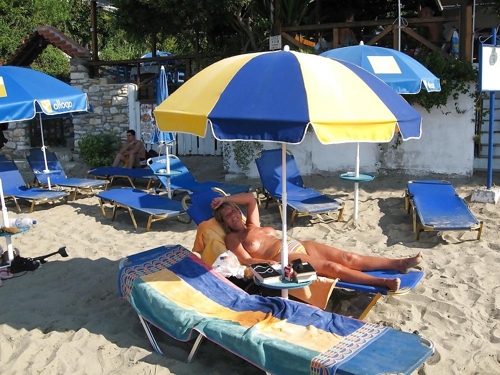 22P British Wife On Holiday