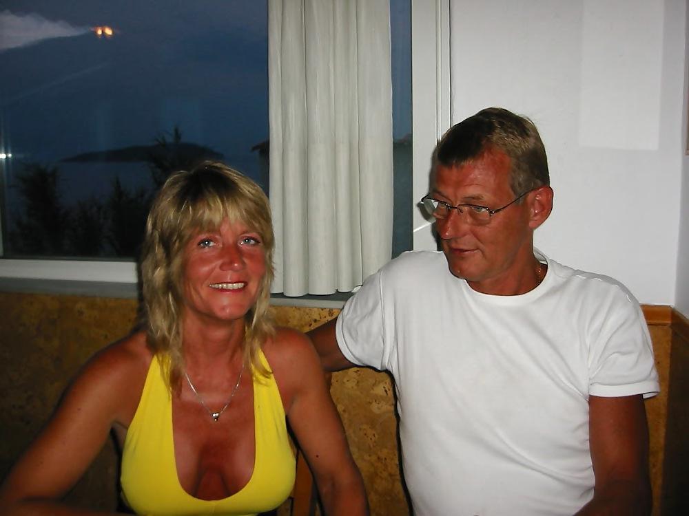 22P British Wife On Holiday