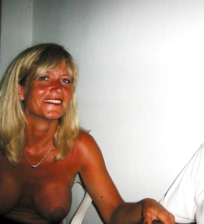 22P British Wife On Holiday