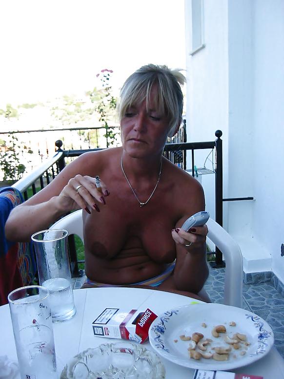 22P British Wife On Holiday