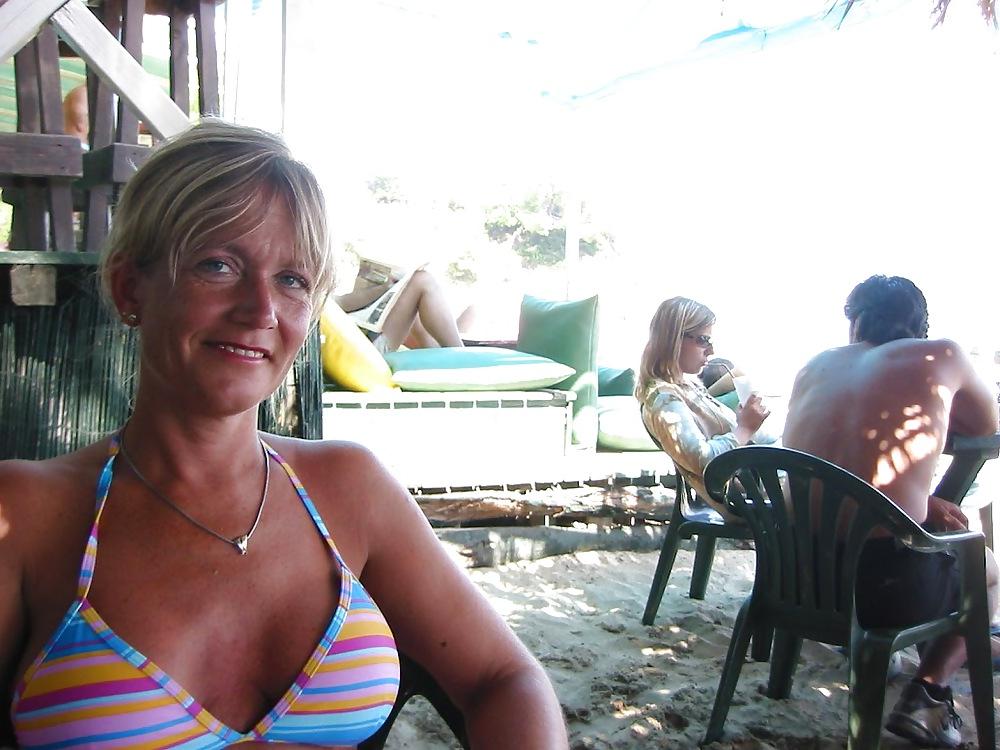 22P British Wife On Holiday